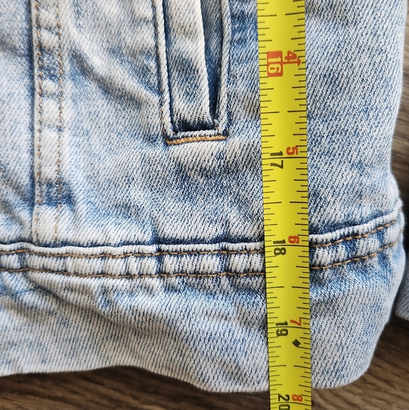 Free People Rumors Light Wash Denim Jacket Size Medium - Picture 6 of 10